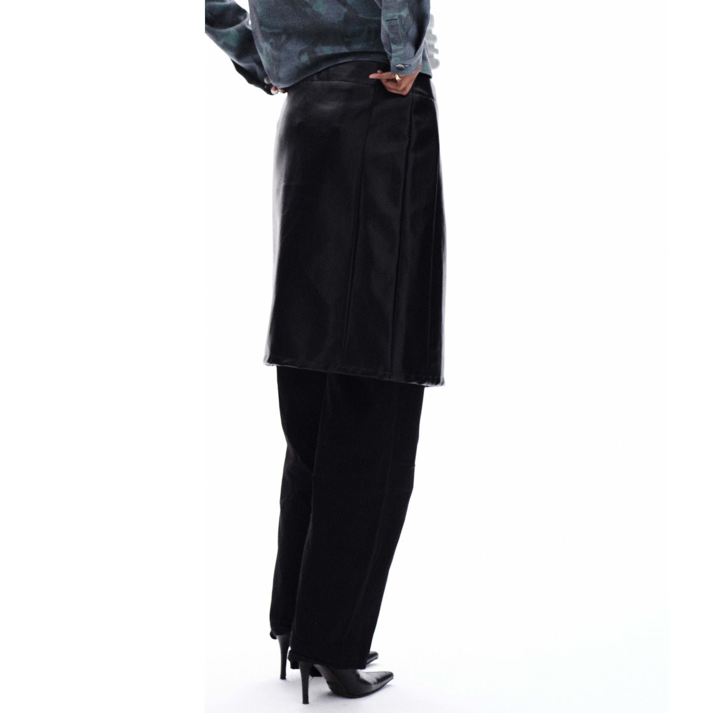 SYNTHETIC LEATHER WRAP SKIRT (BLACK)